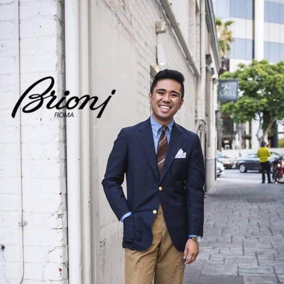 Brioni Vintage Navy Blazer 44L Made in Italy Brass logo buttons 100% wool